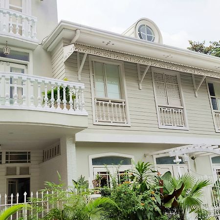 マカティ ラ カシータ メルセデス Bed & Breakfast エクステリア 写真