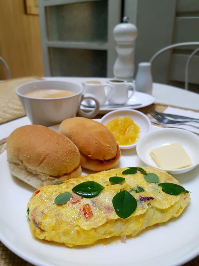 マカティ ラ カシータ メルセデス Bed & Breakfast エクステリア 写真