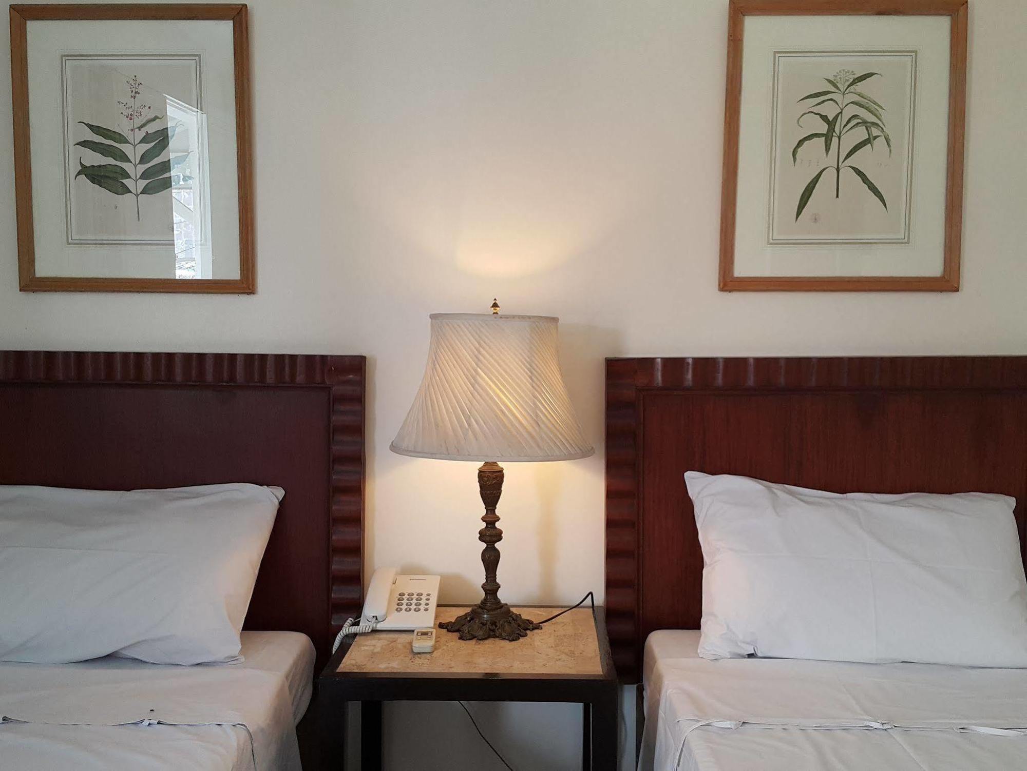 マカティ ラ カシータ メルセデス Bed & Breakfast エクステリア 写真