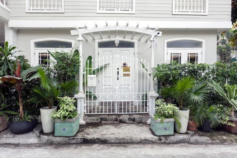 マカティ ラ カシータ メルセデス Bed & Breakfast エクステリア 写真