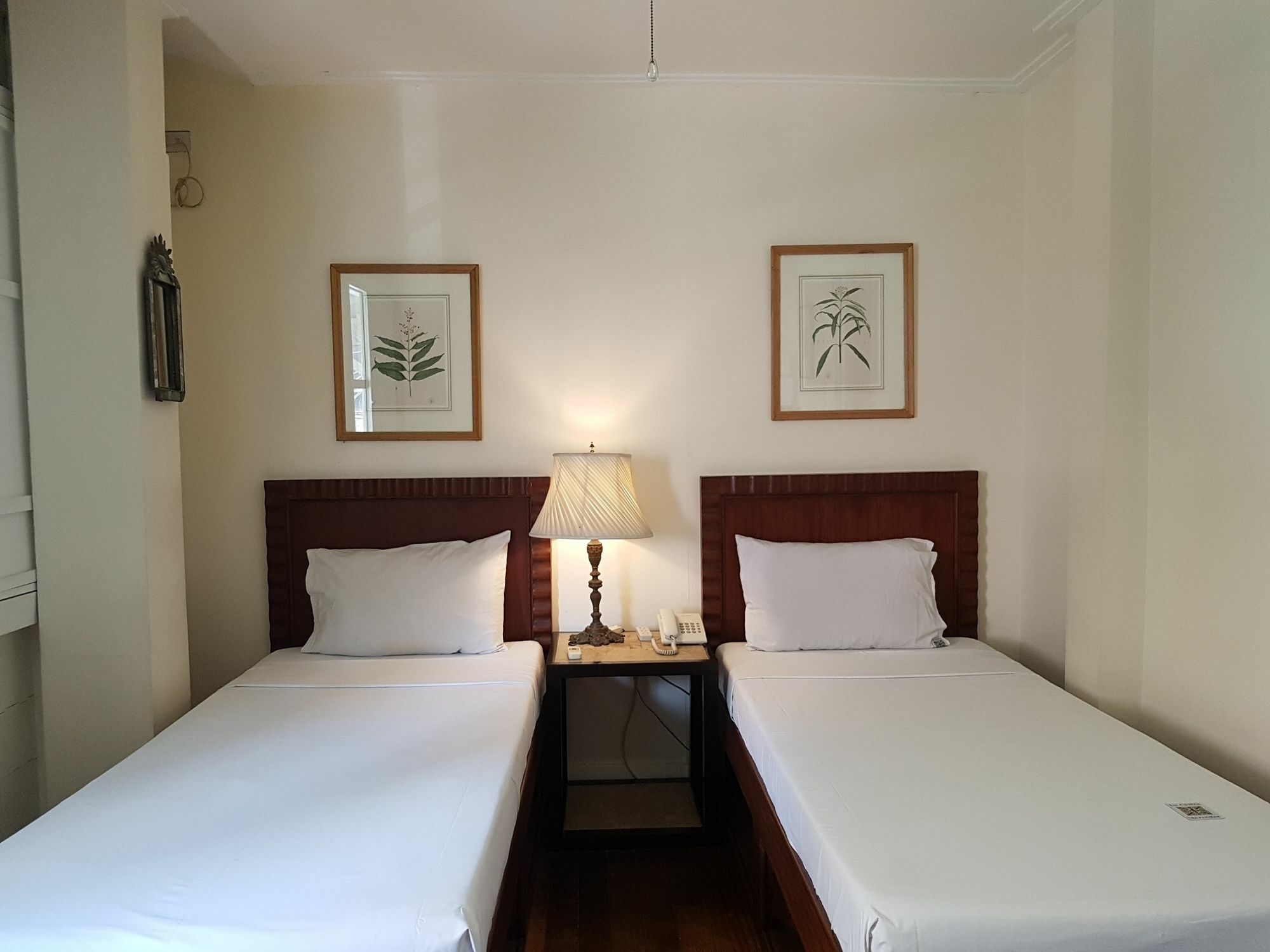 マカティ ラ カシータ メルセデス Bed & Breakfast エクステリア 写真